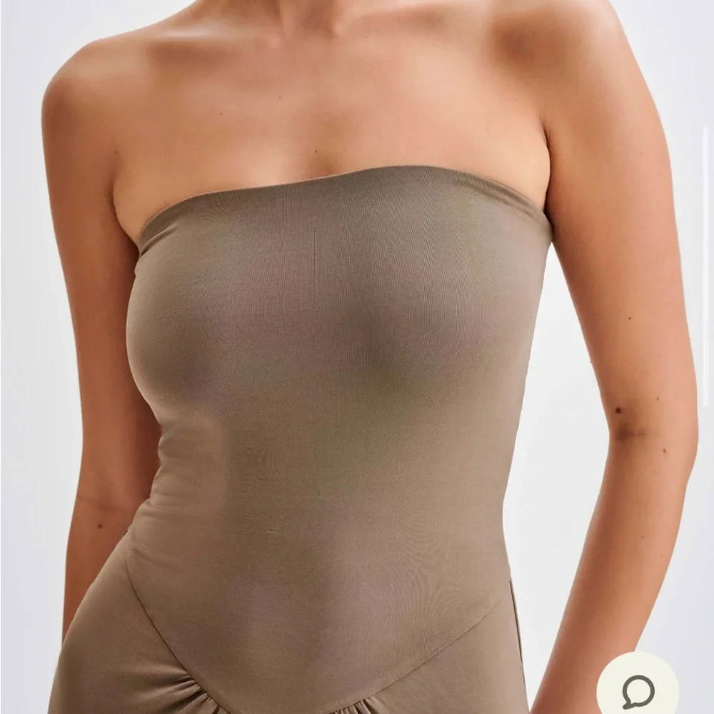 Net MESHKI Ruby
Strapless Slinky Maxi Dress - Coco - Picture 4 of 8